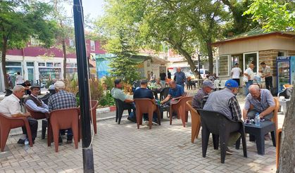 Sıcaktan bunalan vatandaşlar parklara akın etti