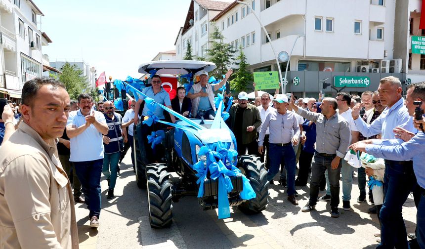 Akay’a sevgi seli