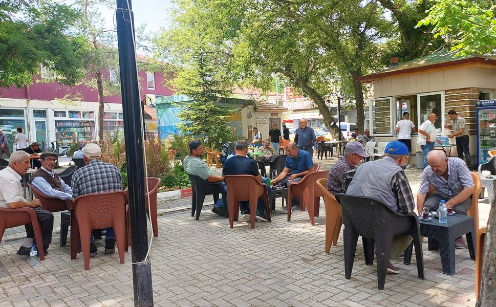 Sıcaktan bunalan vatandaşlar parklara akın etti